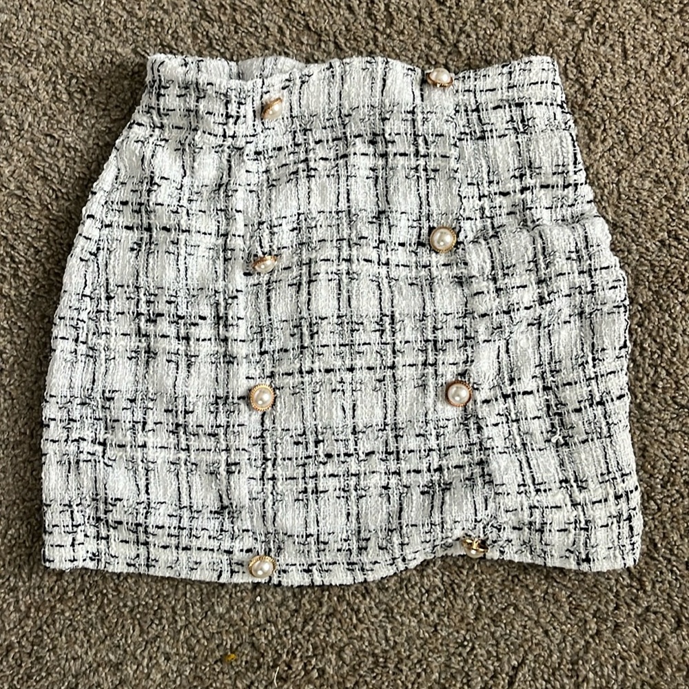 Women’s black and white skirt small